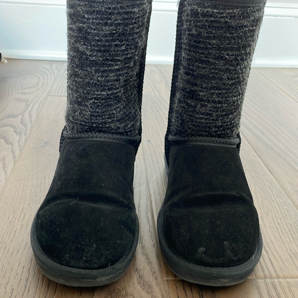 Minnetonka ugg boots. Black and dark gray.